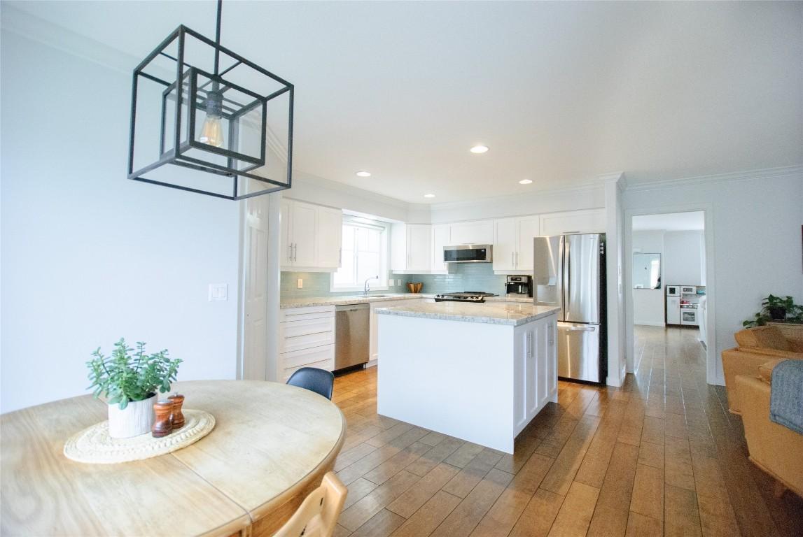









665


Cook

Road, 104,
Kelowna,




BC
V1W 4T4

