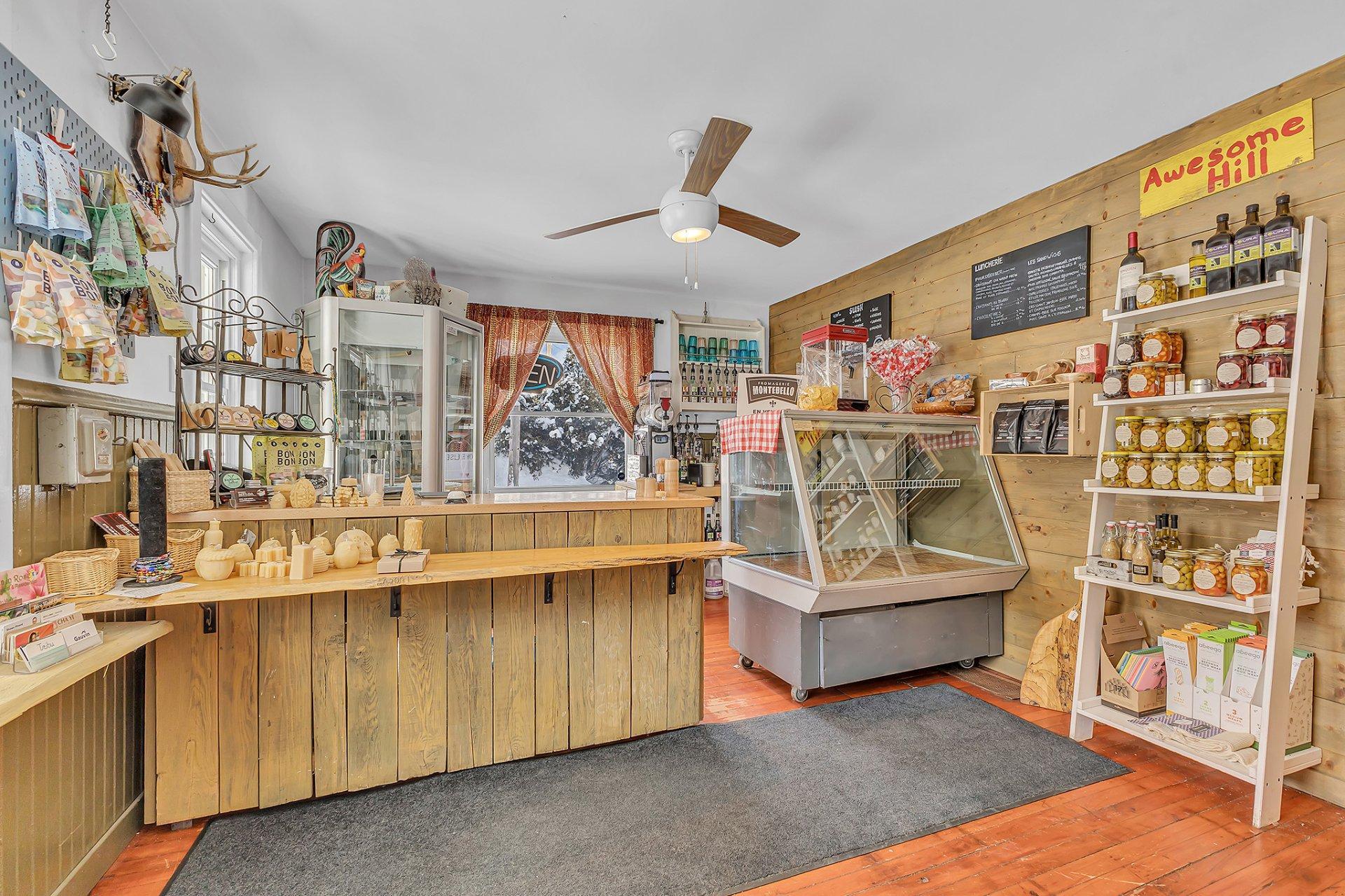 









754


Route Principale

,
Val-des-Monts,




QC
J8N0H5

