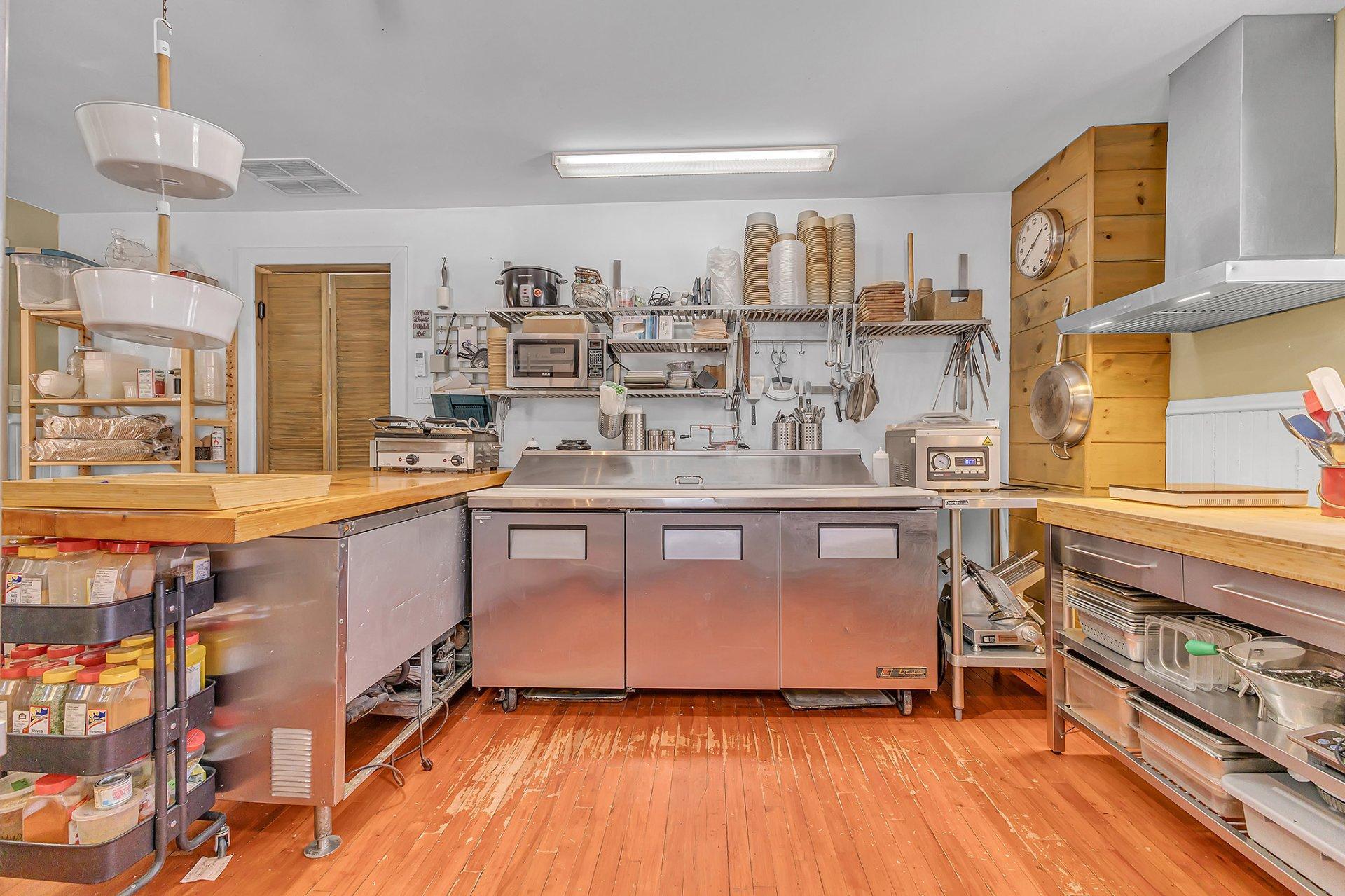 









754


Route Principale

,
Val-des-Monts,




QC
J8N0H5

