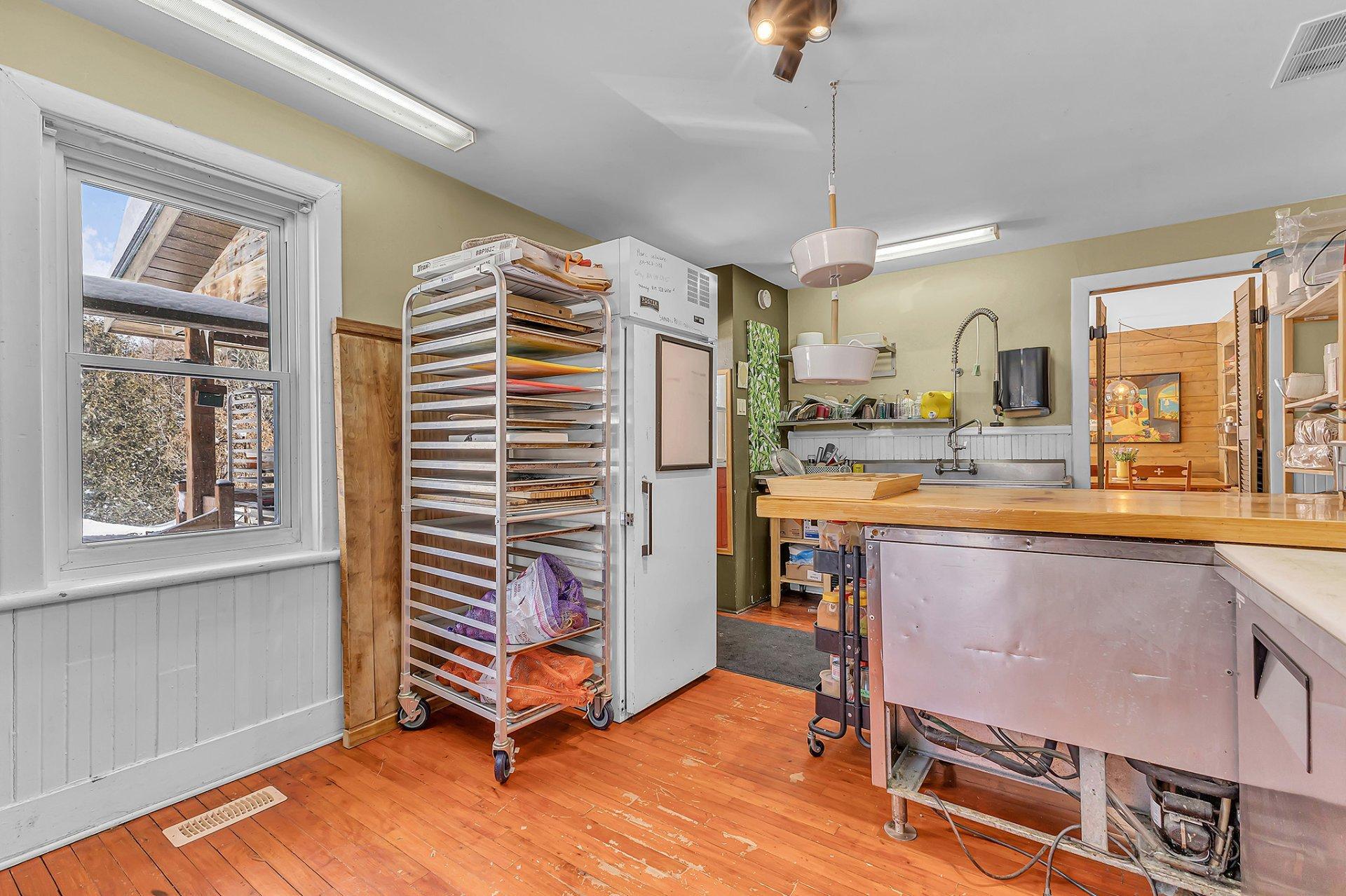 









754


Route Principale

,
Val-des-Monts,




QC
J8N0H5

