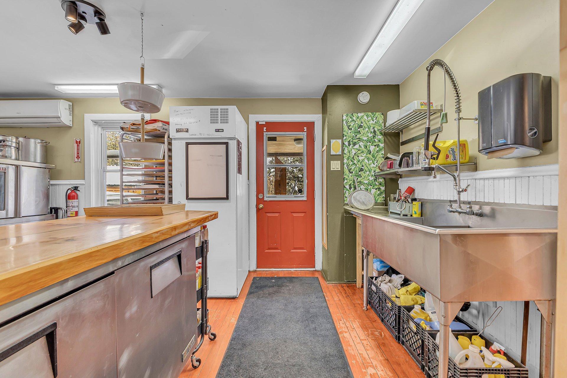 









754


Route Principale

,
Val-des-Monts,




QC
J8N0H5


