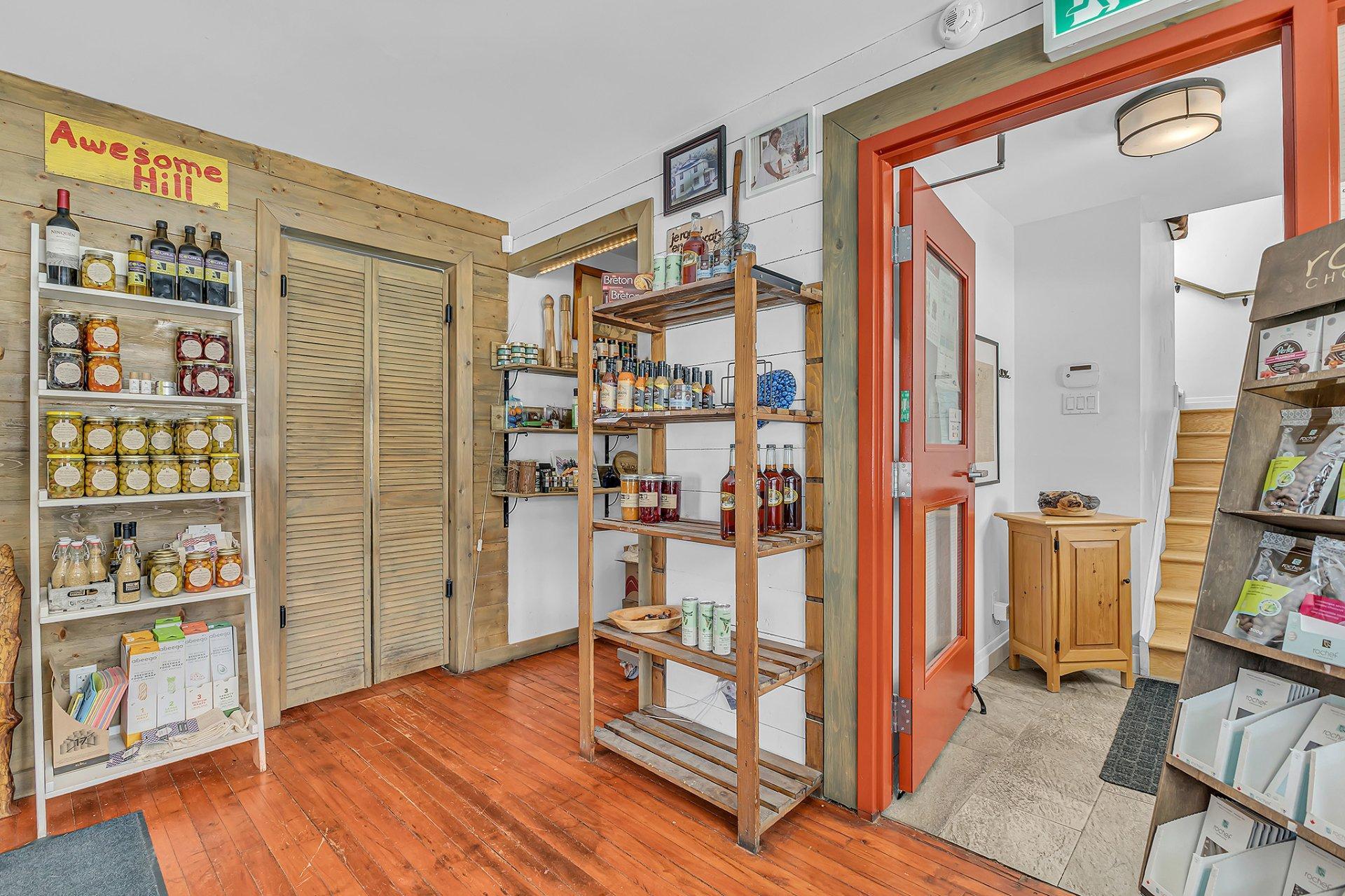 









754


Route Principale

,
Val-des-Monts,




QC
J8N0H5

