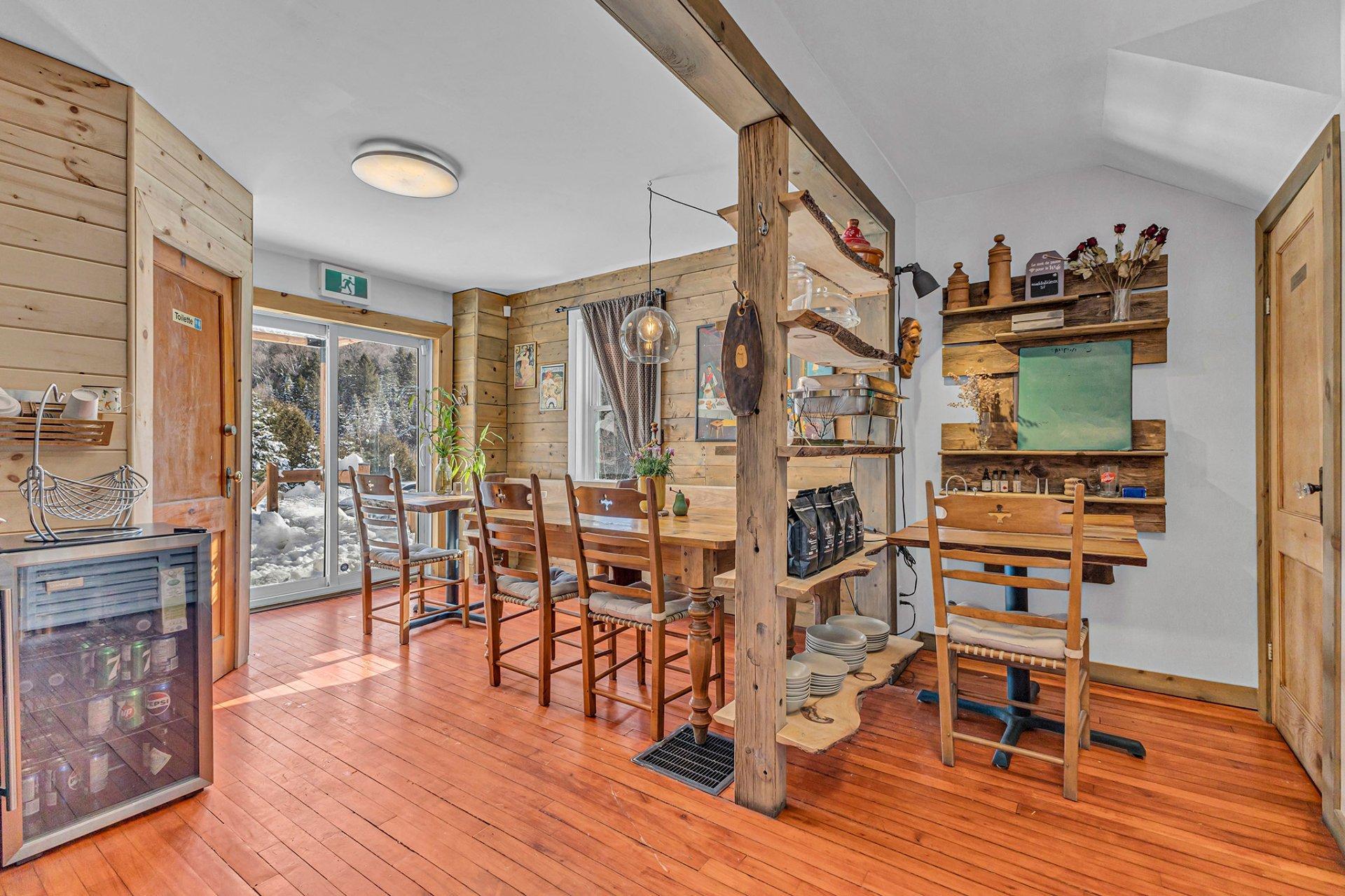 









754


Route Principale

,
Val-des-Monts,




QC
J8N0H5

