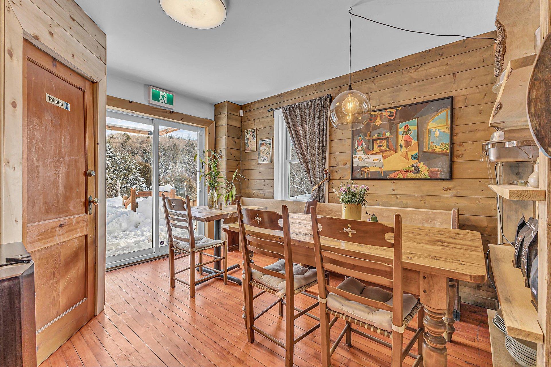 









754


Route Principale

,
Val-des-Monts,




QC
J8N0H5

