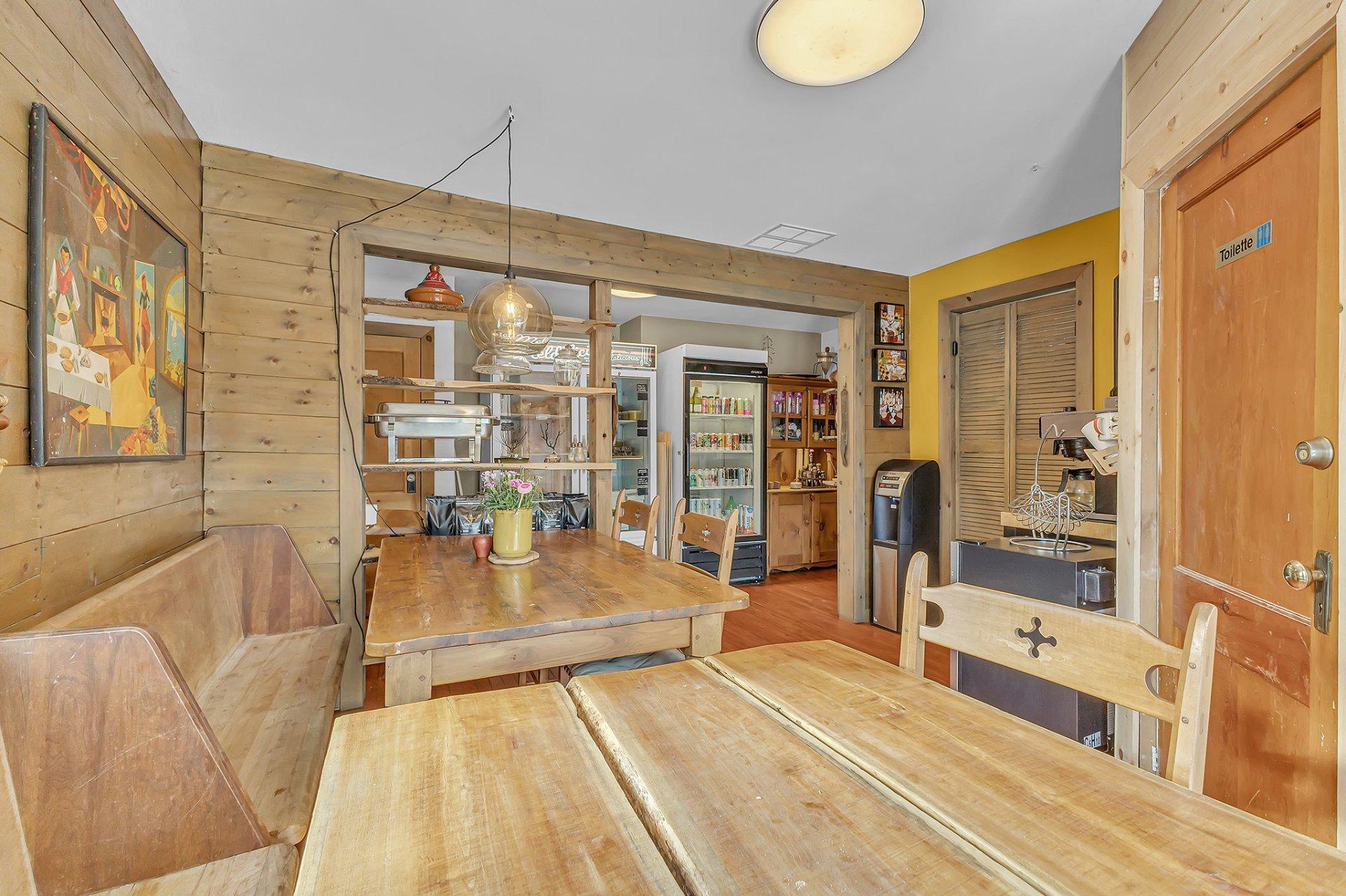 









754


Route Principale

,
Val-des-Monts,




QC
J8N0H5

