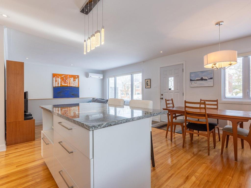 









10350


Av. Bruchési

,
Montréal (Ahuntsic-Cartierville),




QC
H2B2S5

