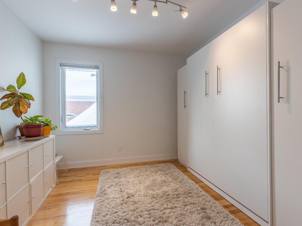 









10350


Av. Bruchési

,
Montréal (Ahuntsic-Cartierville),




QC
H2B2S5

