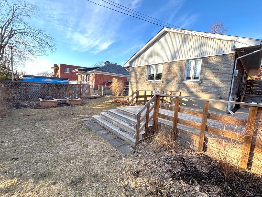 









10350


Av. Bruchési

,
Montréal (Ahuntsic-Cartierville),




QC
H2B2S5

