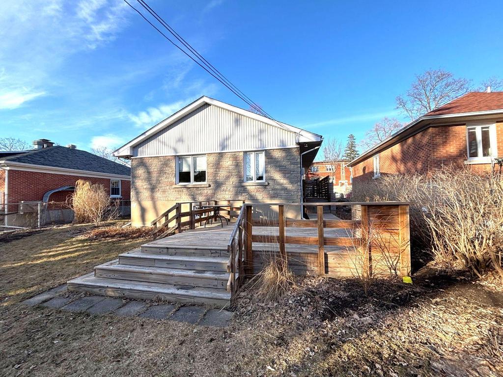 









10350


Av. Bruchési

,
Montréal (Ahuntsic-Cartierville),




QC
H2B2S5

