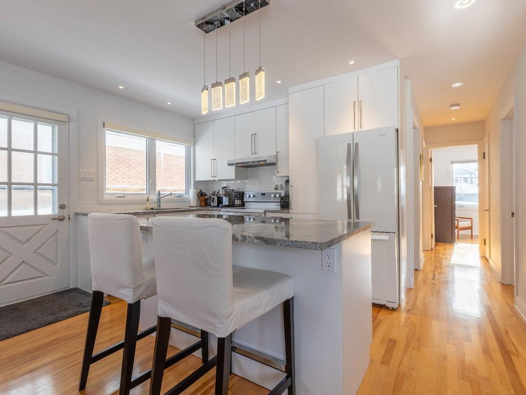 









10350


Av. Bruchési

,
Montréal (Ahuntsic-Cartierville),




QC
H2B2S5


