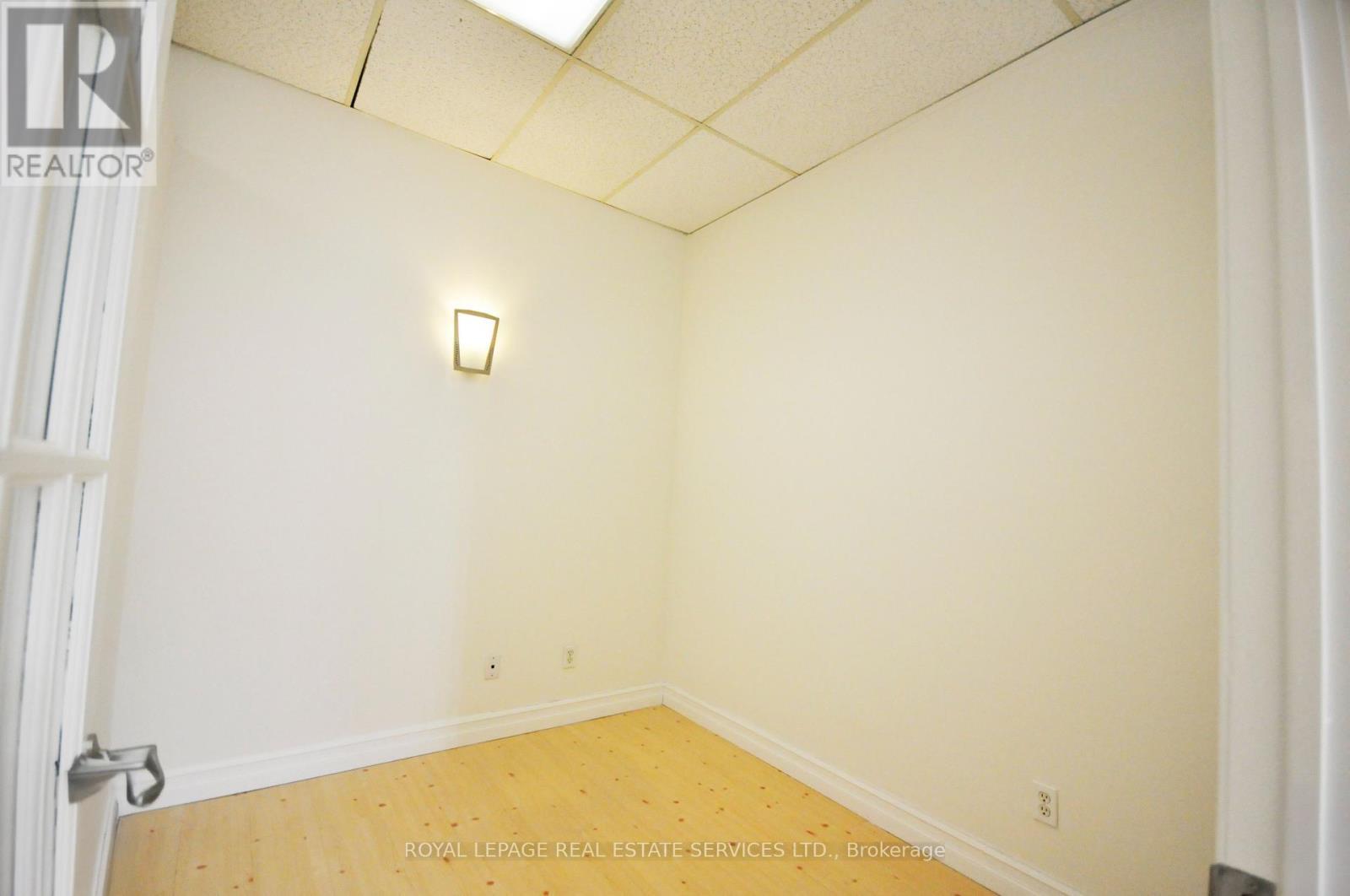 












203 - 115 LAKESHORE ROAD E

,
Mississauga,




Ontario
L5G1E5

