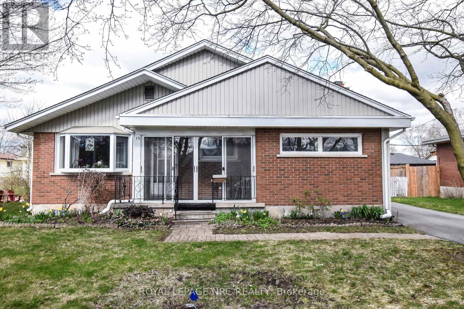 












13 WESTMOUNT CRESCENT

,
Welland (Prince Charles),




Ontario
L3C2S5

