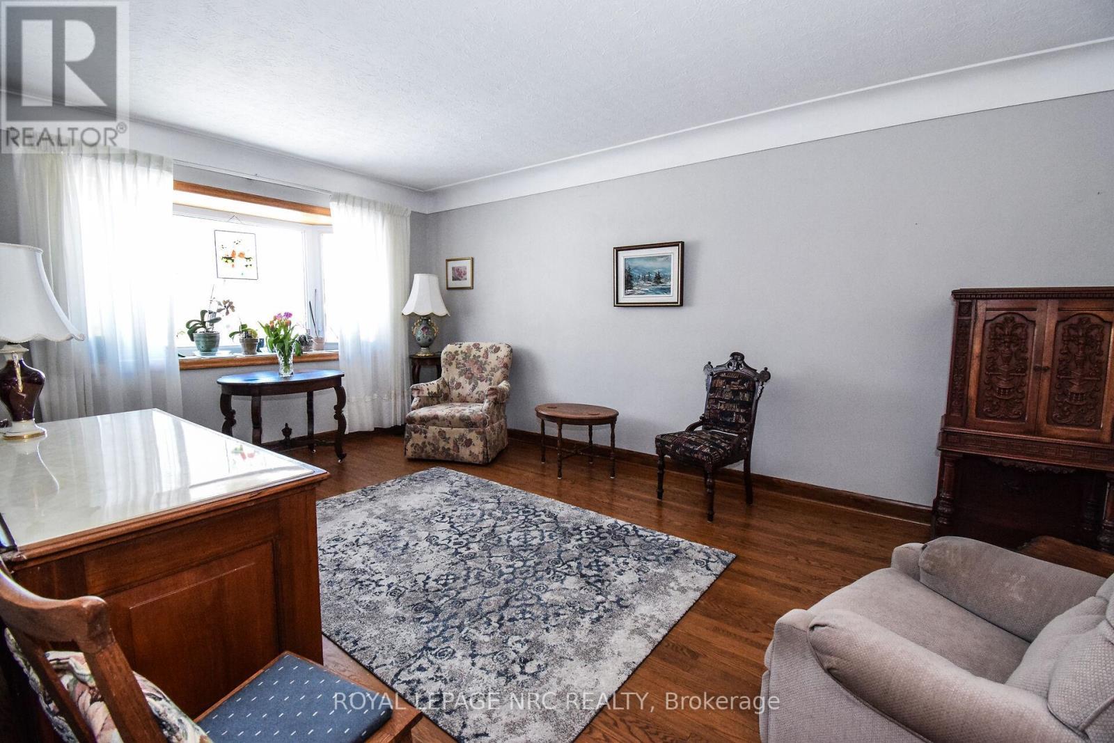 












13 WESTMOUNT CRESCENT

,
Welland (Prince Charles),




Ontario
L3C2S5

