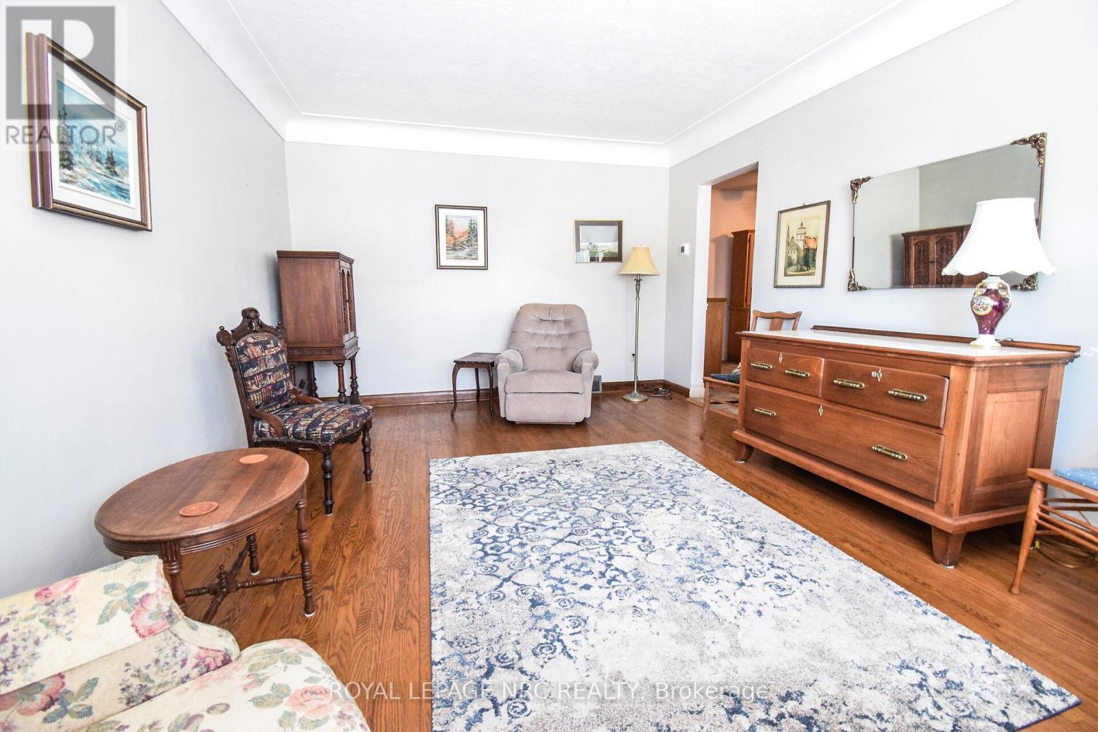 












13 WESTMOUNT CRESCENT

,
Welland (Prince Charles),




Ontario
L3C2S5

