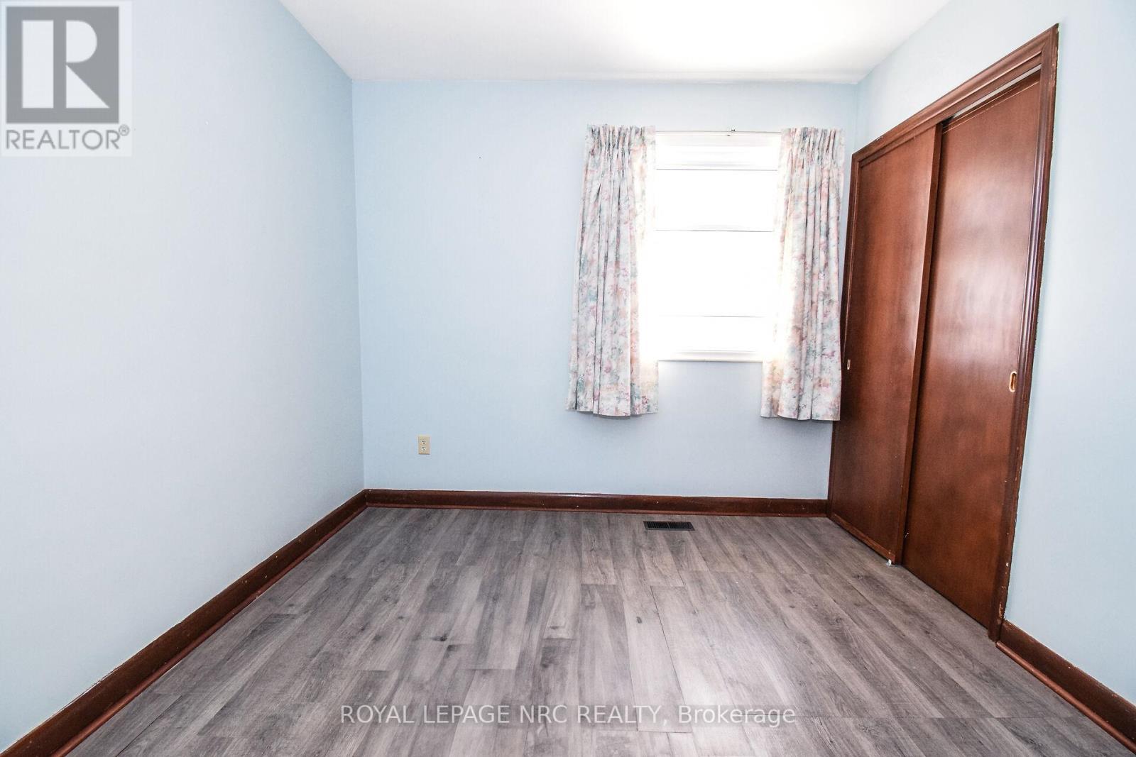 












13 WESTMOUNT CRESCENT

,
Welland (Prince Charles),




Ontario
L3C2S5

