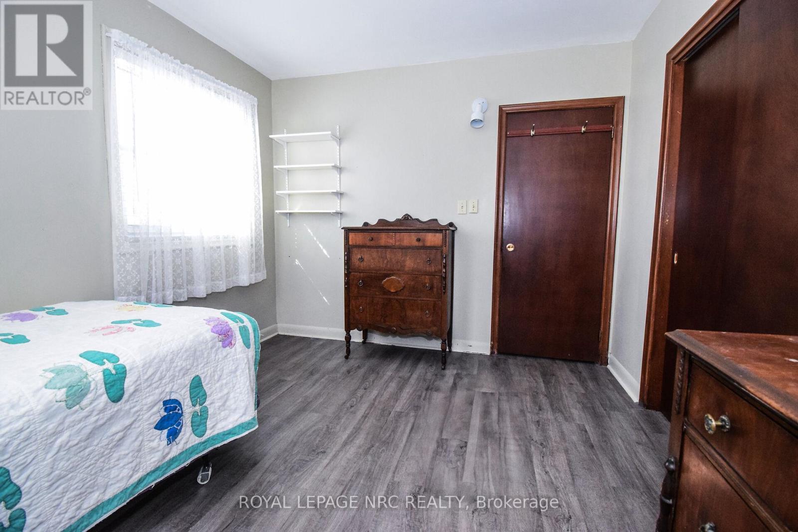 












13 WESTMOUNT CRESCENT

,
Welland (Prince Charles),




Ontario
L3C2S5

