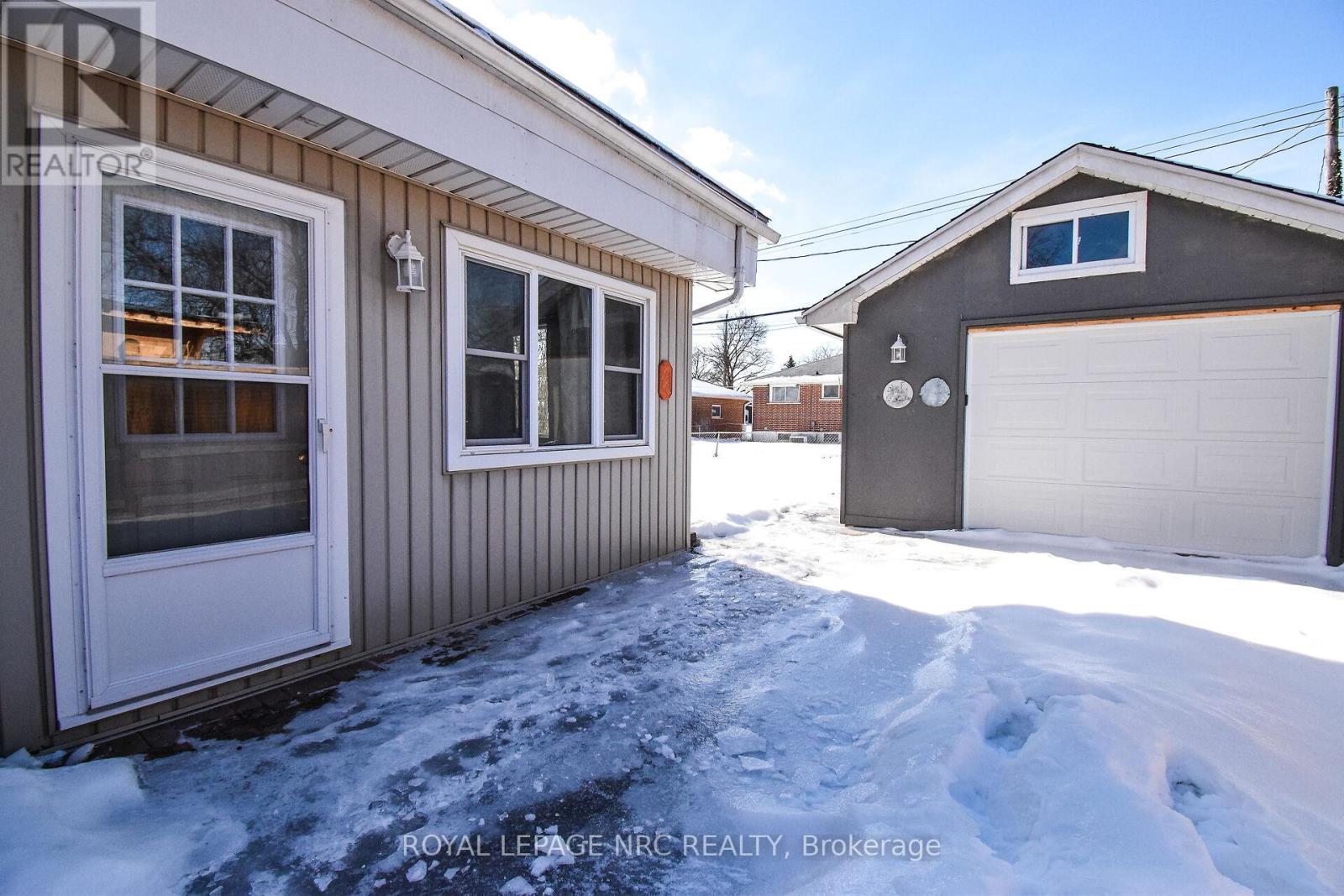 












13 WESTMOUNT CRESCENT

,
Welland (Prince Charles),




Ontario
L3C2S5

