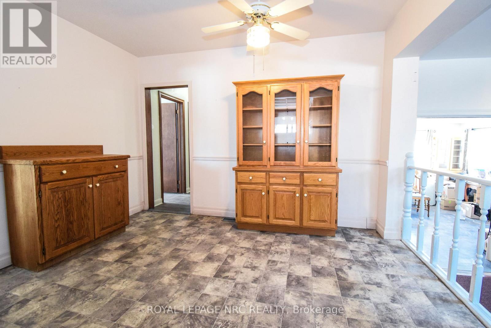 












13 WESTMOUNT CRESCENT

,
Welland (Prince Charles),




Ontario
L3C2S5


