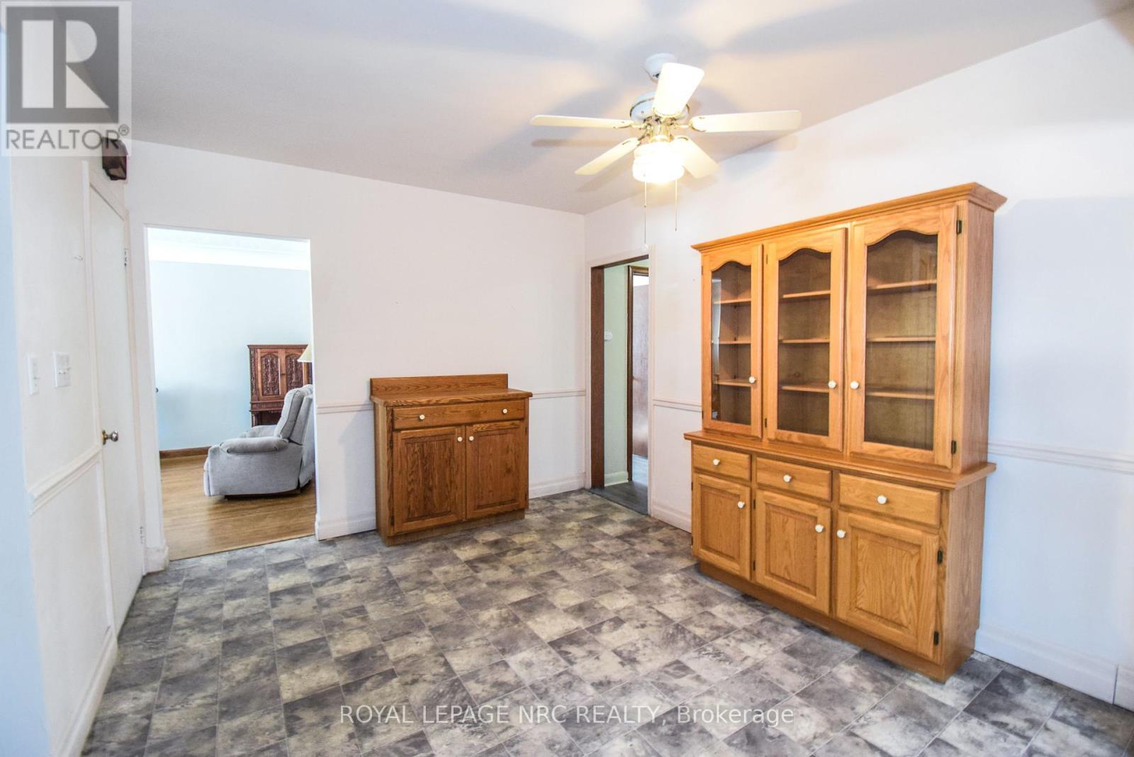 












13 WESTMOUNT CRESCENT

,
Welland (Prince Charles),




Ontario
L3C2S5

