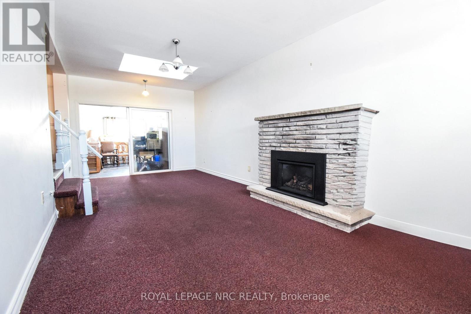 












13 WESTMOUNT CRESCENT

,
Welland (Prince Charles),




Ontario
L3C2S5

