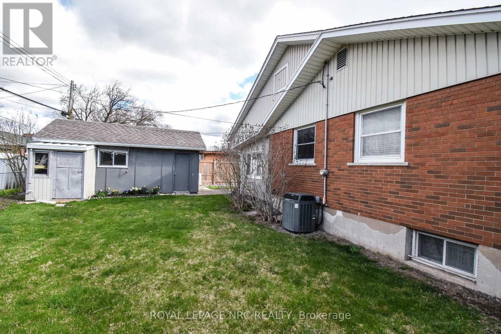 












13 WESTMOUNT CRESCENT

,
Welland (Prince Charles),




Ontario
L3C2S5


