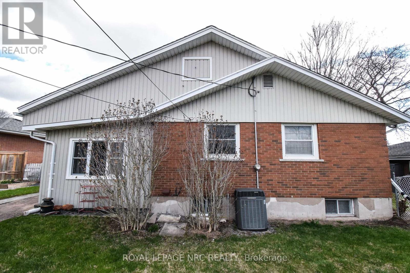 












13 WESTMOUNT CRESCENT

,
Welland (Prince Charles),




Ontario
L3C2S5

