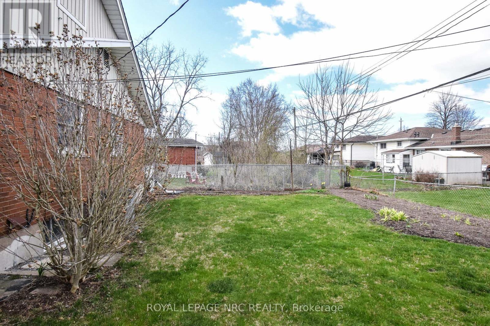 












13 WESTMOUNT CRESCENT

,
Welland (Prince Charles),




Ontario
L3C2S5

