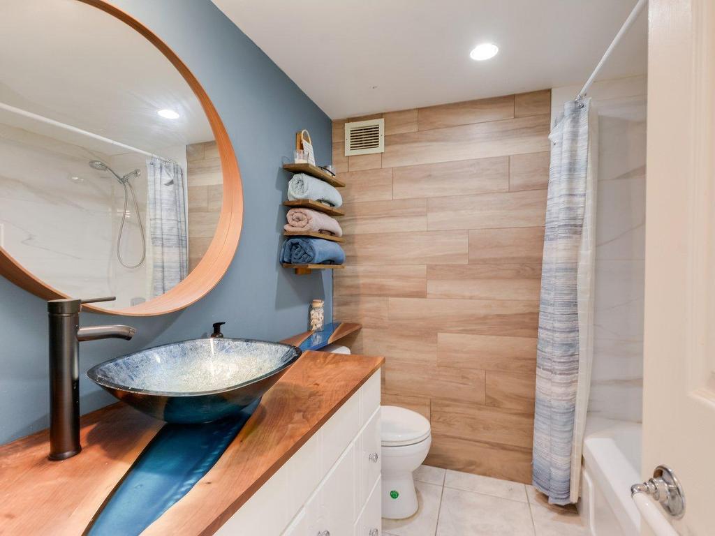 









295


Boul. St-Joseph

, 1209,
Gatineau (Hull),




QC
J8Y3Y5

