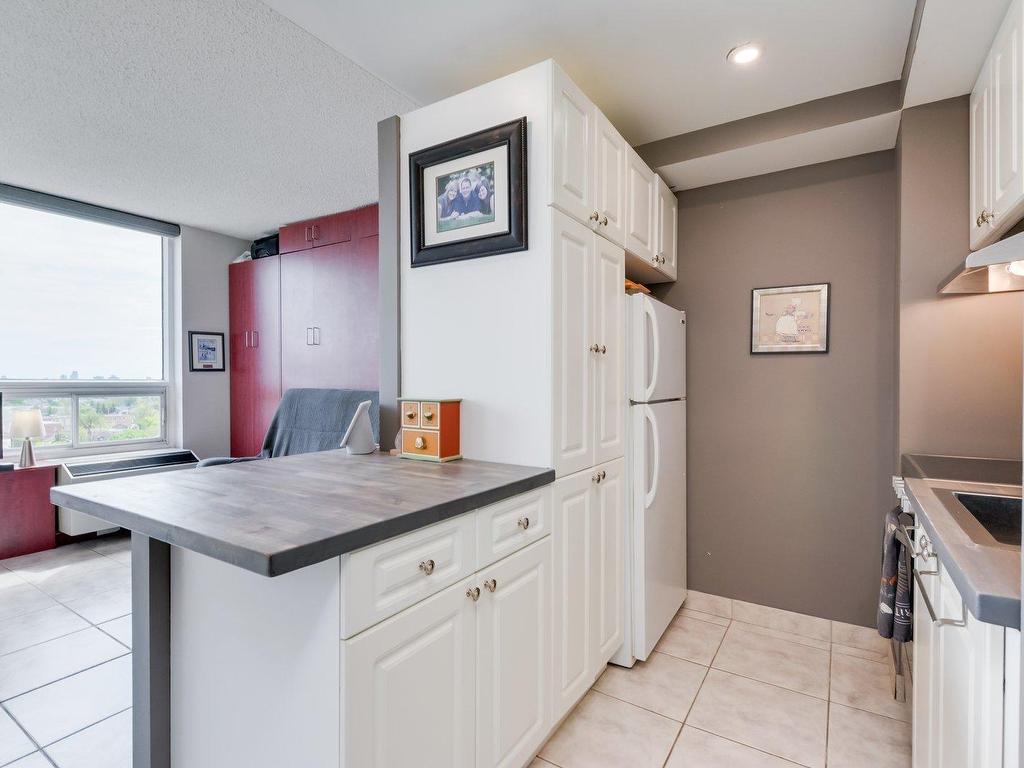 









295


Boul. St-Joseph

, 1209,
Gatineau (Hull),




QC
J8Y3Y5

