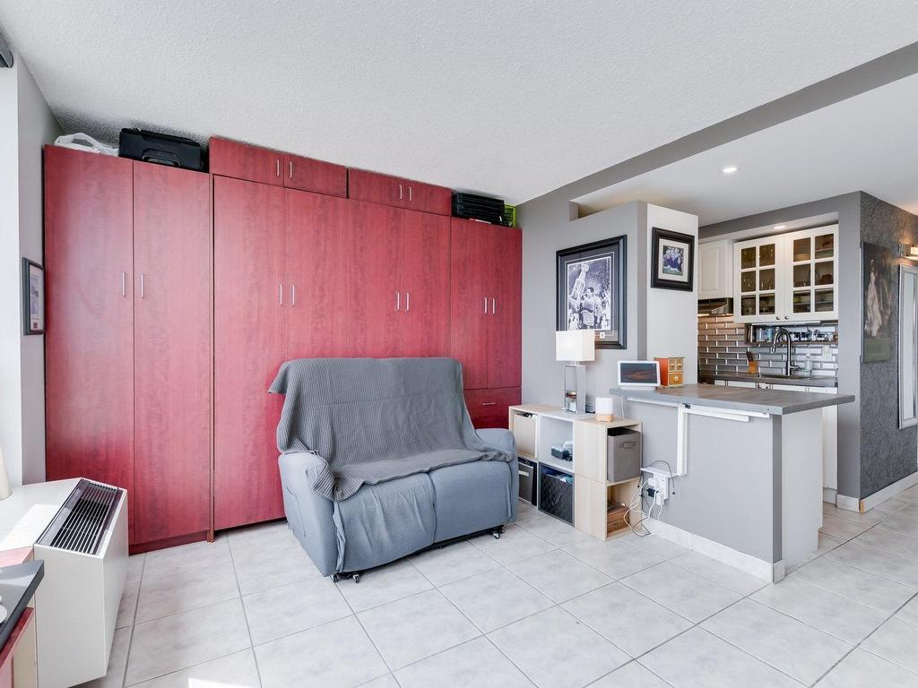 









295


Boul. St-Joseph

, 1209,
Gatineau (Hull),




QC
J8Y3Y5

