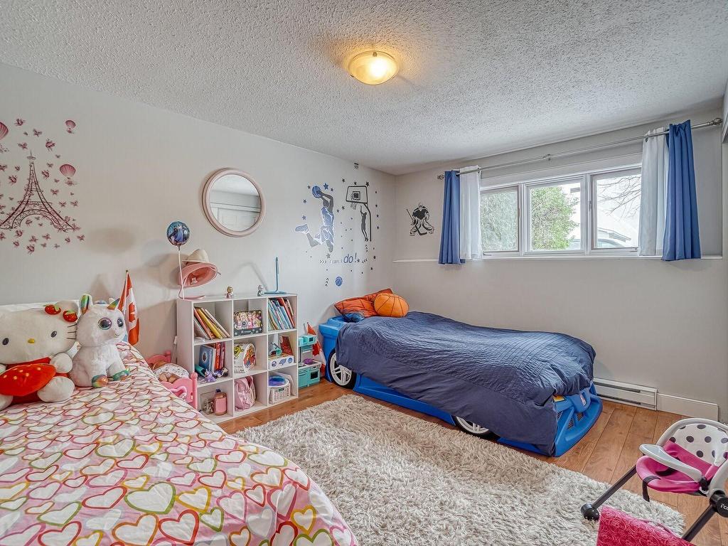 









92


Rue Brook

,
Gatineau (Aylmer),




QC
J9H6P9

