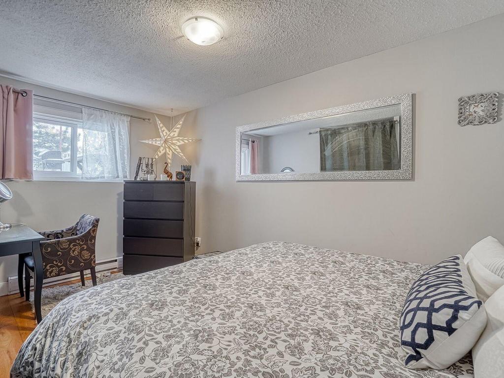 









92


Rue Brook

,
Gatineau (Aylmer),




QC
J9H6P9


