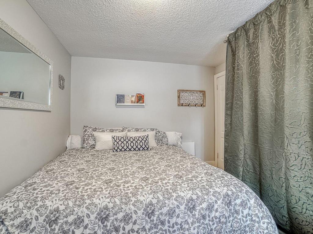 









92


Rue Brook

,
Gatineau (Aylmer),




QC
J9H6P9

