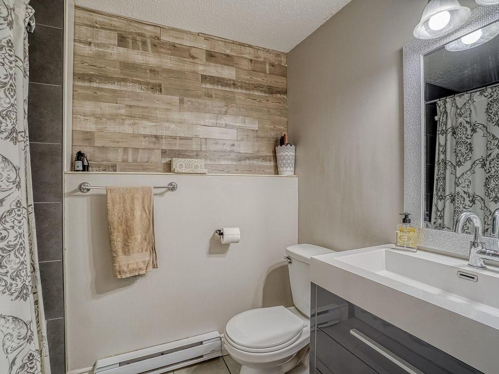 









92


Rue Brook

,
Gatineau (Aylmer),




QC
J9H6P9

