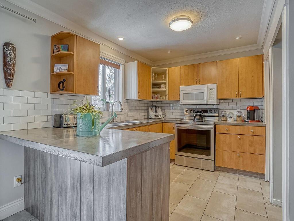 









92


Rue Brook

,
Gatineau (Aylmer),




QC
J9H6P9

