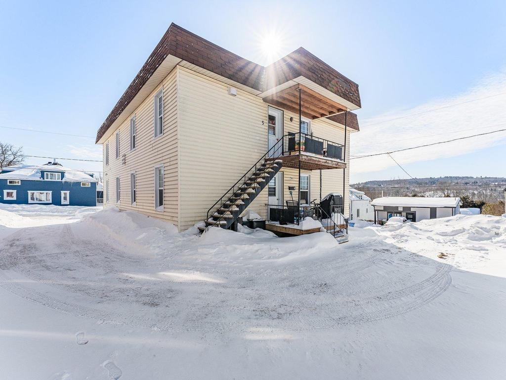 









1

 - 7


Rue Dufresne

,
Windsor,




QC
J1S2H3

