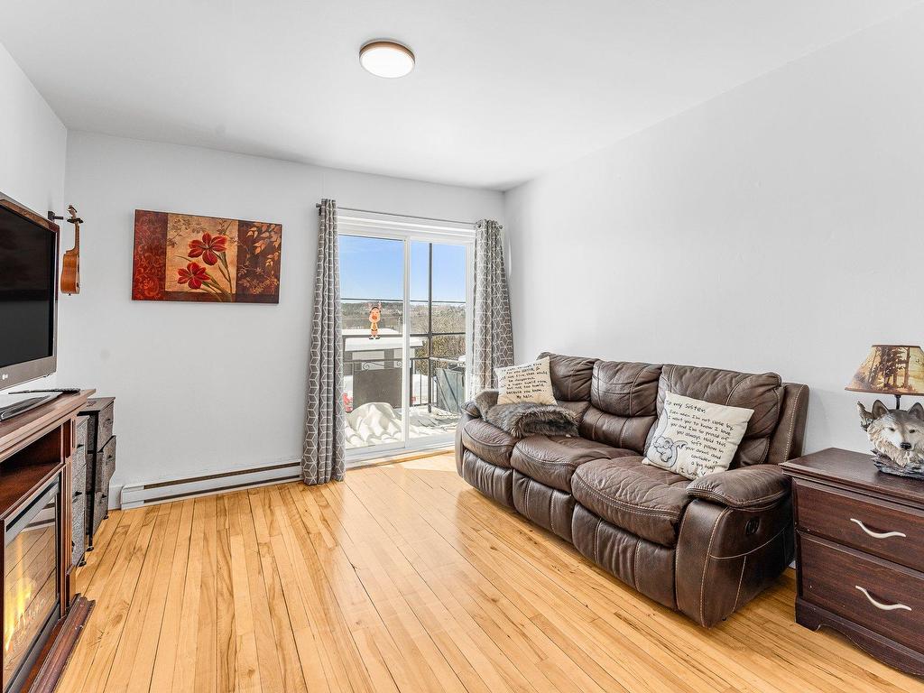 









1

 - 7


Rue Dufresne

,
Windsor,




QC
J1S2H3

