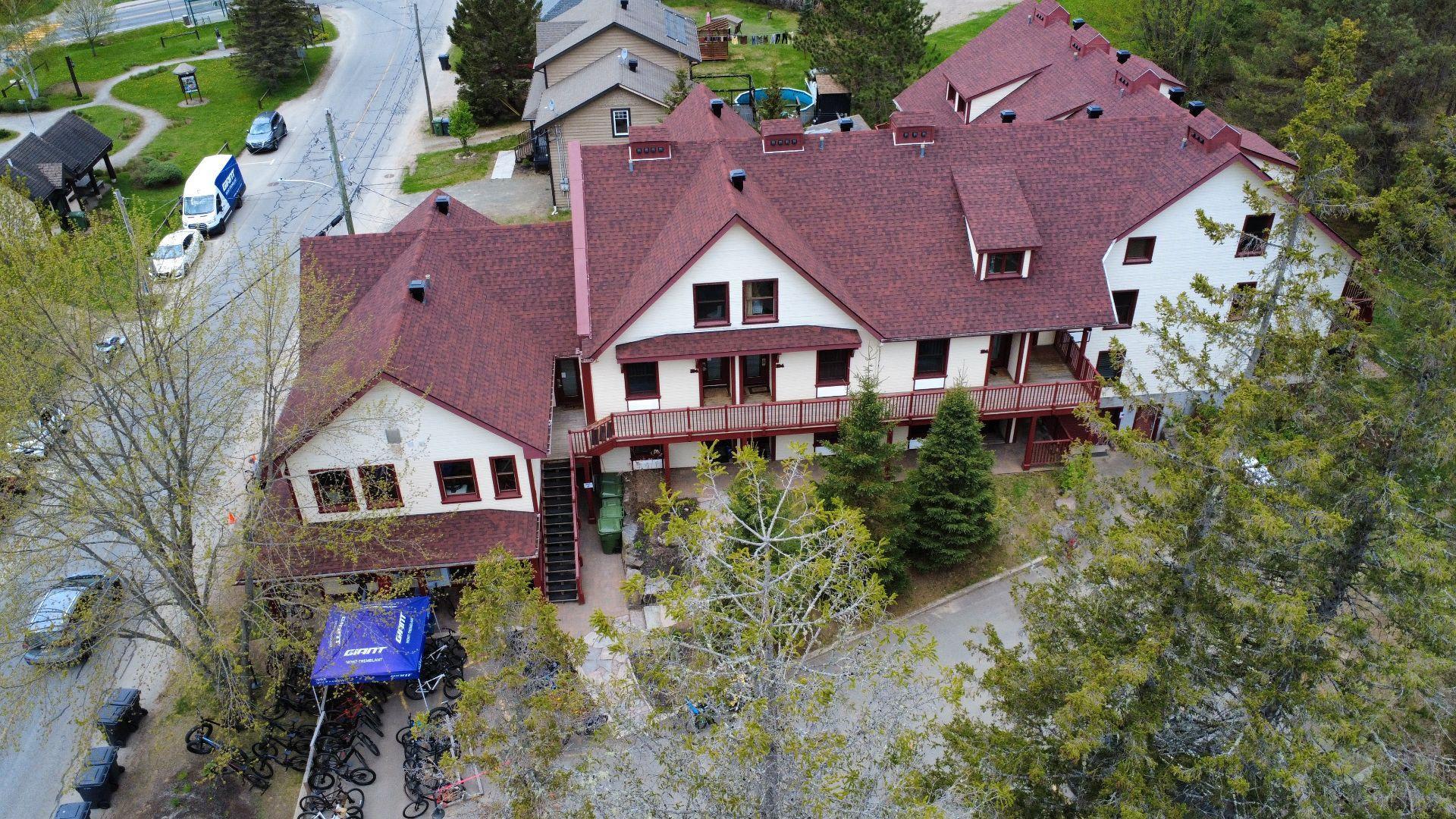 









864


Rue Coupal

,
Mont-Tremblant,




QC
J8E2P1


