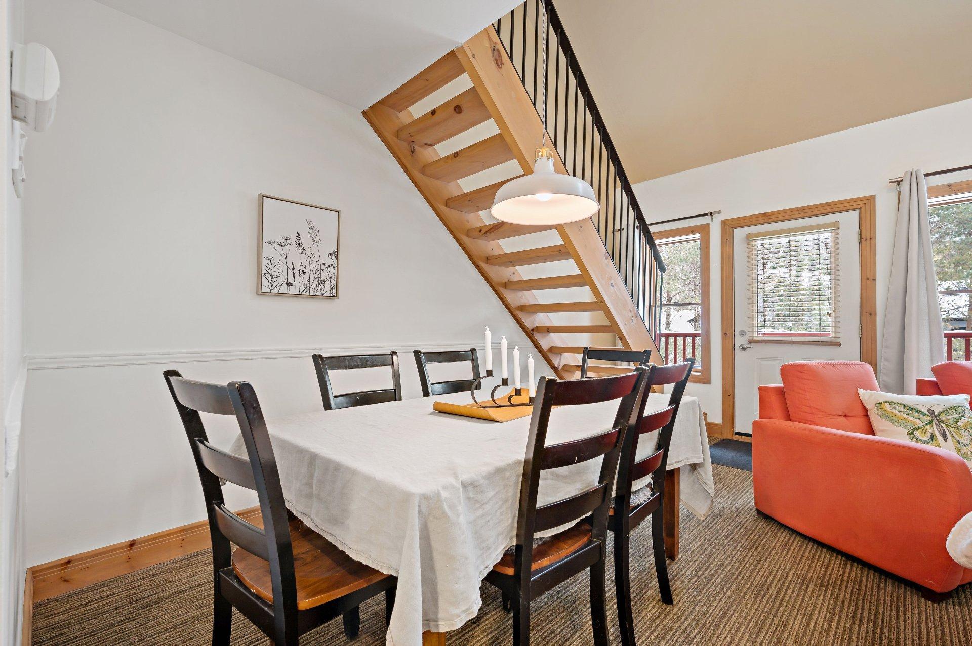 









864


Rue Coupal

,
Mont-Tremblant,




QC
J8E2P1

