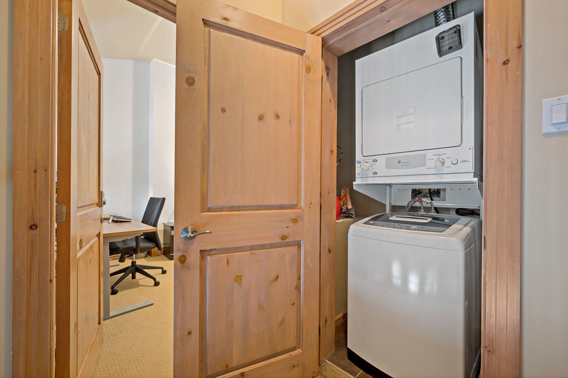 









864


Rue Coupal

,
Mont-Tremblant,




QC
J8E2P1

