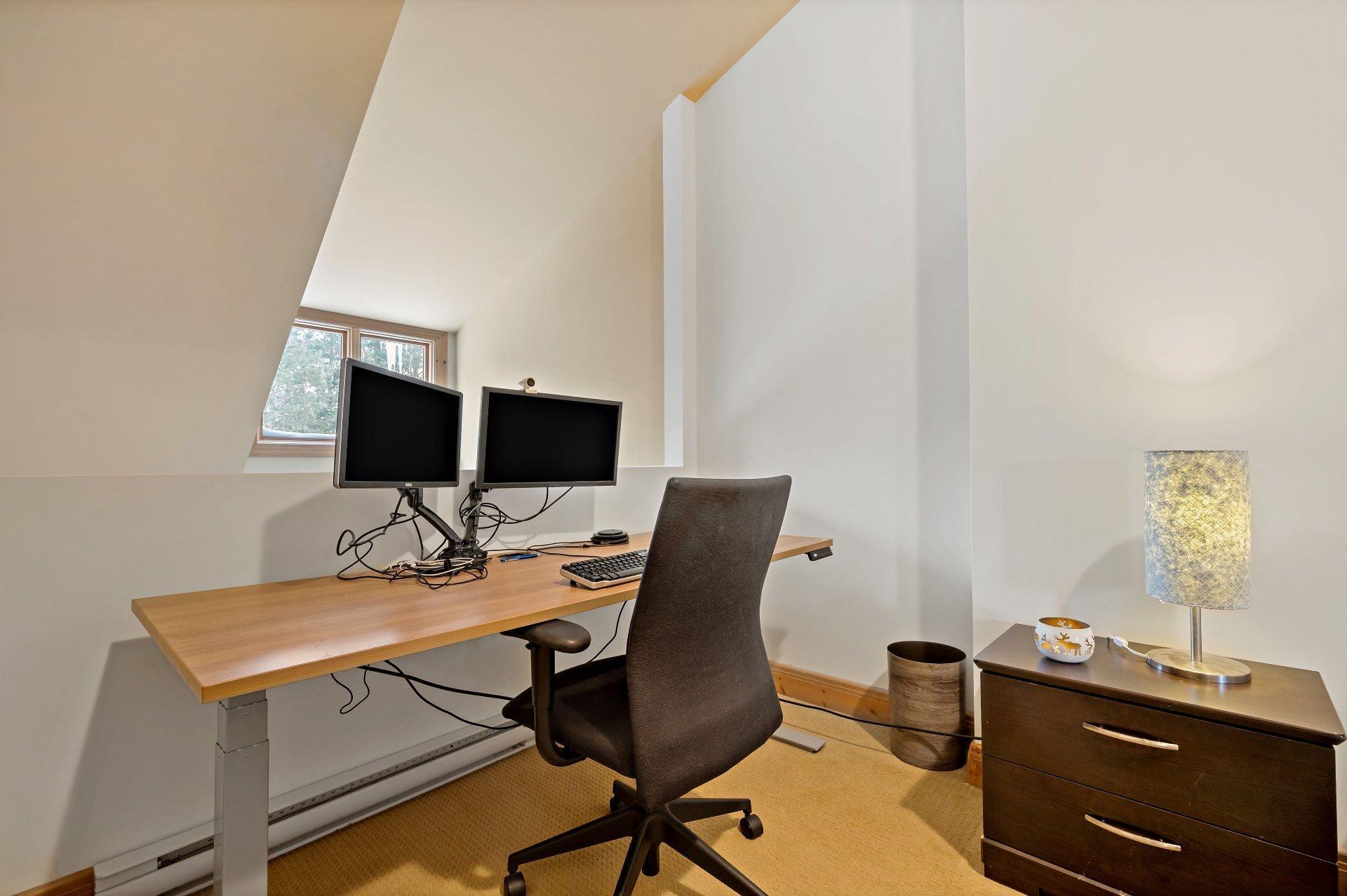









864


Rue Coupal

,
Mont-Tremblant,




QC
J8E2P1

