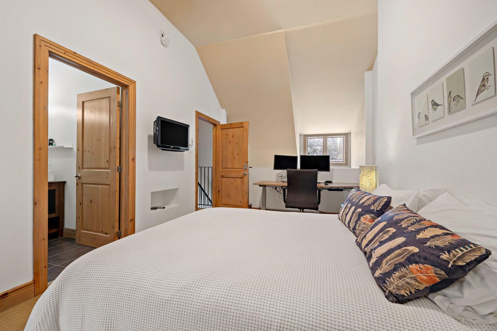 









864


Rue Coupal

,
Mont-Tremblant,




QC
J8E2P1

