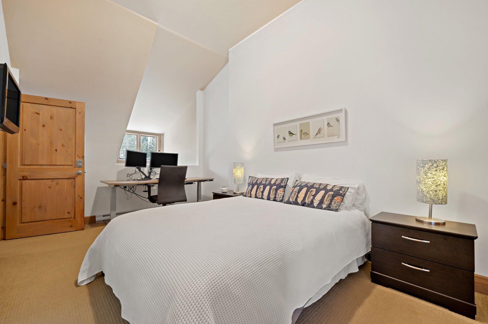 









864


Rue Coupal

,
Mont-Tremblant,




QC
J8E2P1

