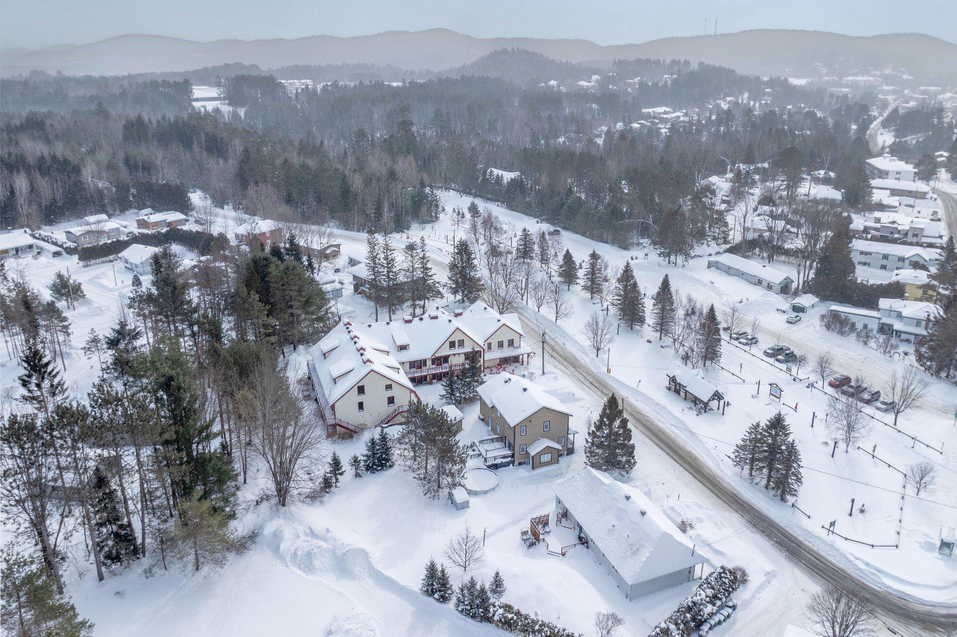 









864


Rue Coupal

,
Mont-Tremblant,




QC
J8E2P1

