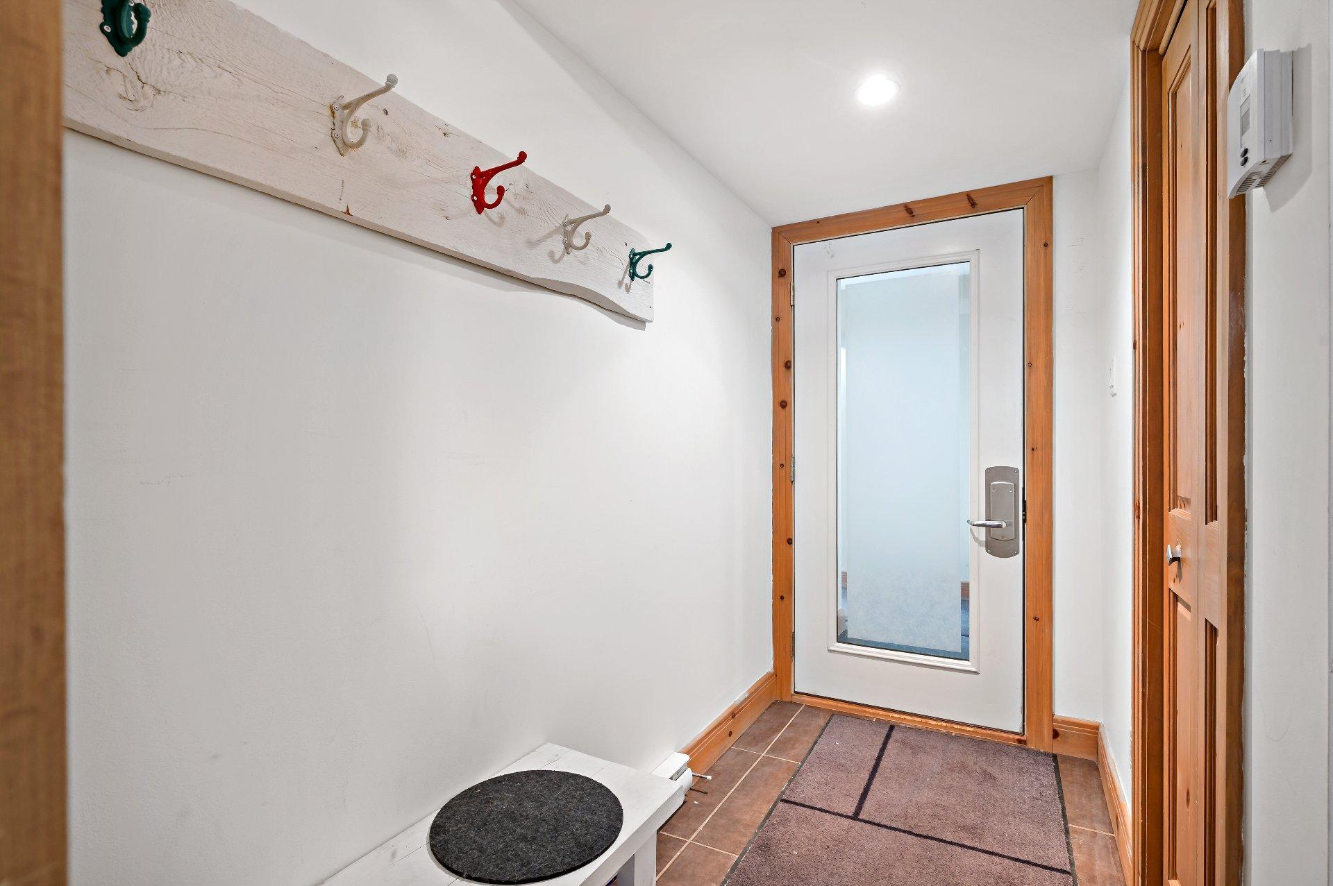 









864


Rue Coupal

,
Mont-Tremblant,




QC
J8E2P1

