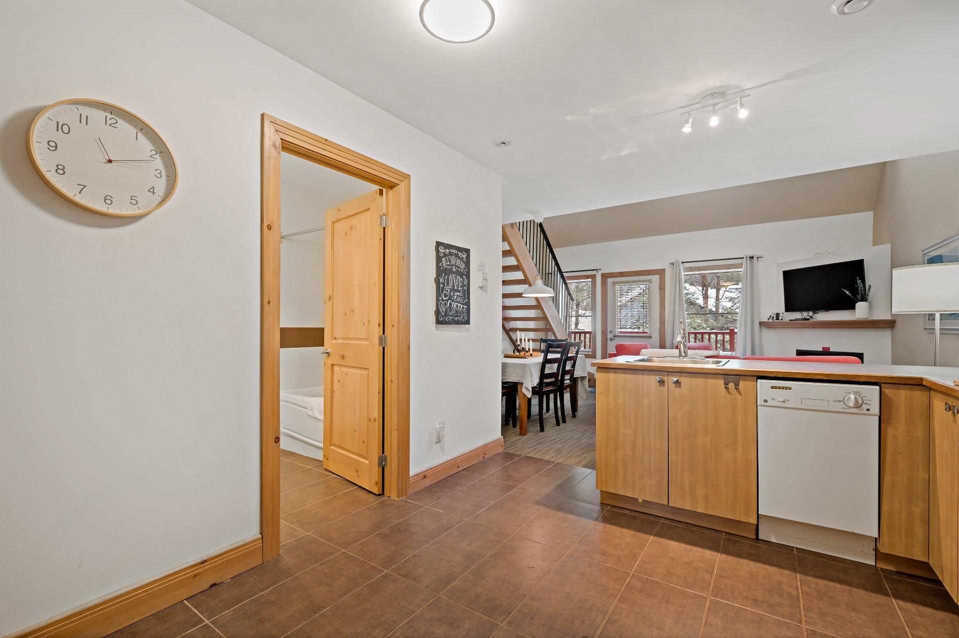 









864


Rue Coupal

,
Mont-Tremblant,




QC
J8E2P1

