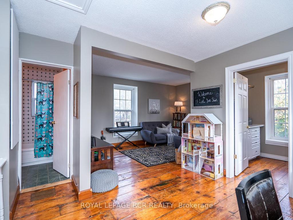









17


Little York

Street,
Orangeville,




ON
L9W 1L8

