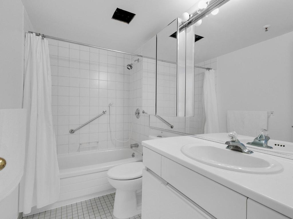 









5850


Av. Marc-Chagall

, 406,
Côte-Saint-Luc,




QC
H4W3H2

