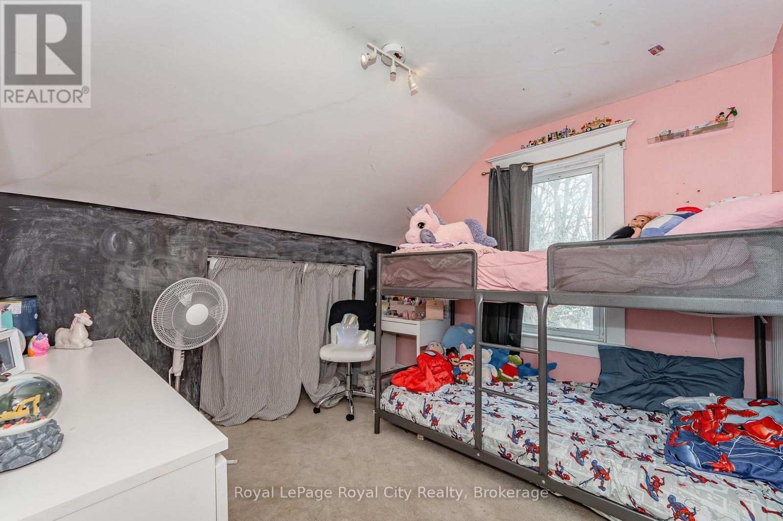 












81 YORKSHIRE STREET N

,
Guelph (Downtown),




Ontario
N1H5B3

