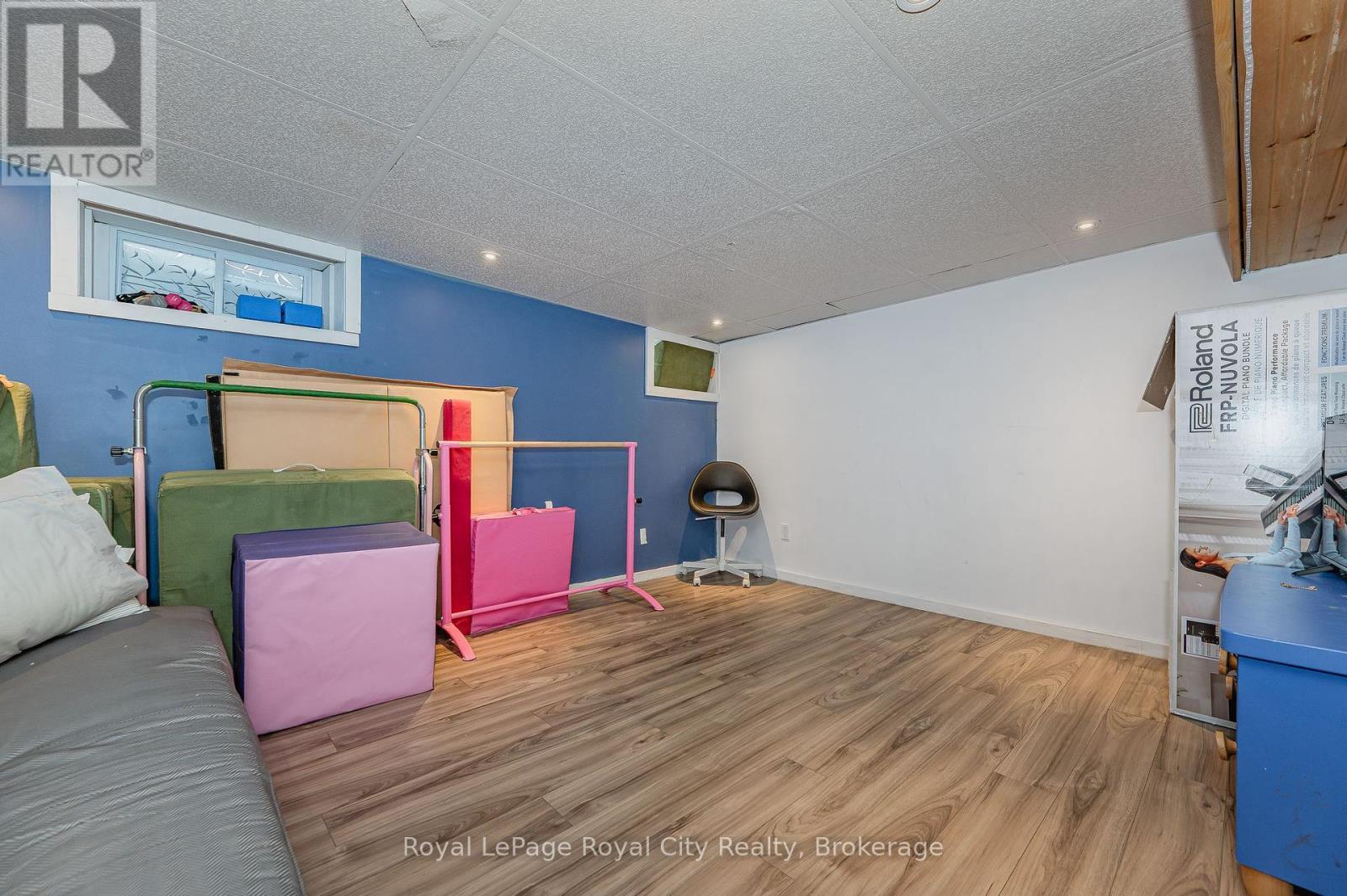 












81 YORKSHIRE STREET N

,
Guelph (Downtown),




Ontario
N1H5B3

